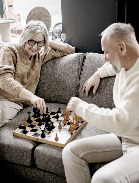 old-couple-playing-chess